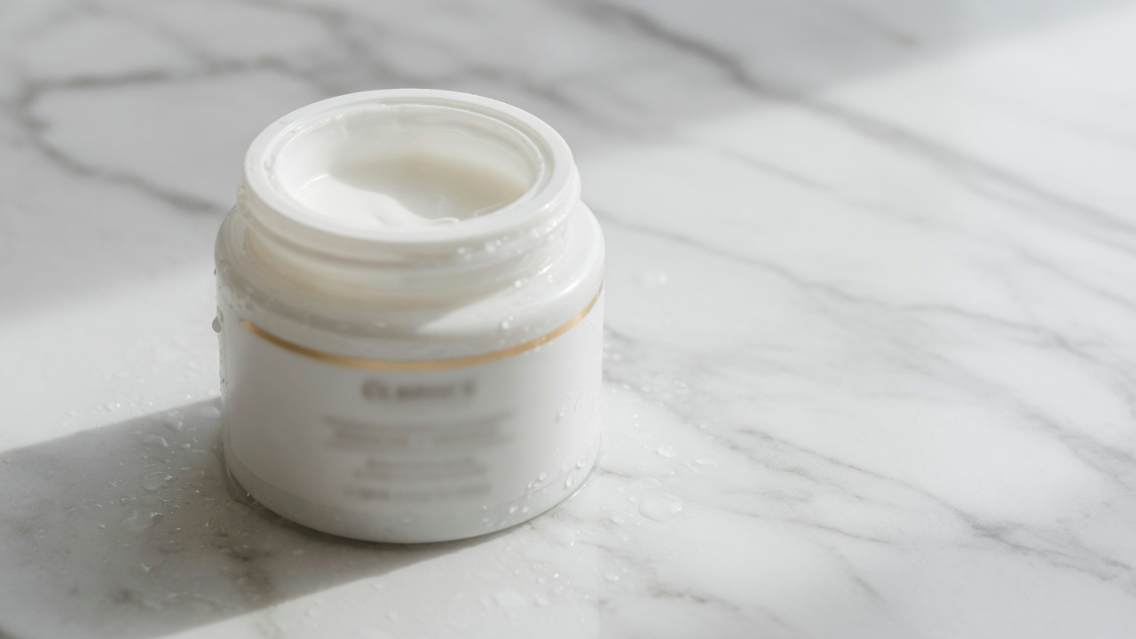 Editorial photograph related to Moisturizing Cream: How good is the byoma moisturizing gel cream?
