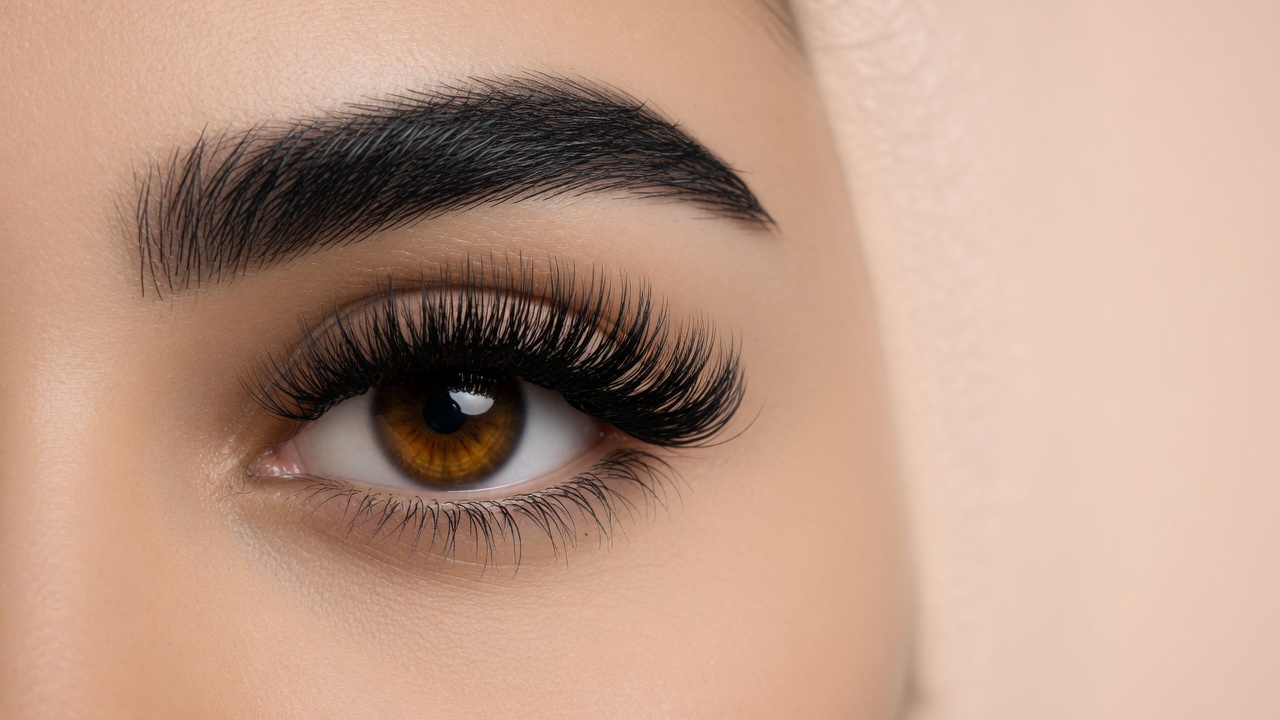 Editorial photograph related to Natural Lash Growth: How long does it take for eyelashes to grow naturally?